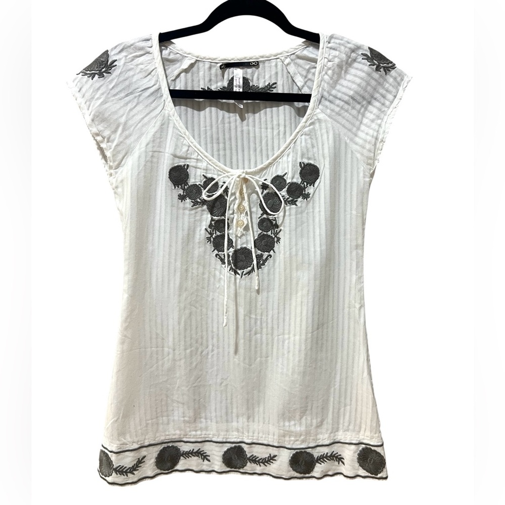 Free People White Boho Top Tunic Gray Embroidery Rare Find SZ 2 EUC